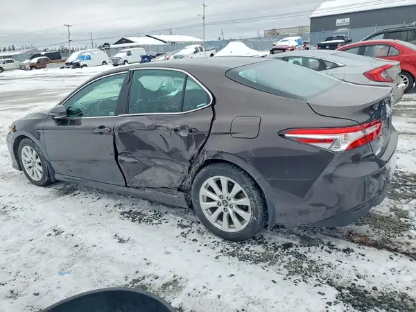 4T1B11HK6JU063336 2018 TOYOTA CAMRY - Image 2