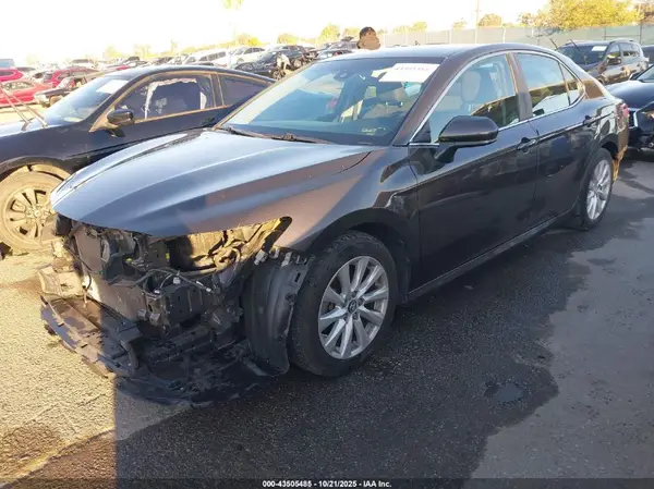 4T1B11HK6JU064003 2018 TOYOTA CAMRY - Image 2
