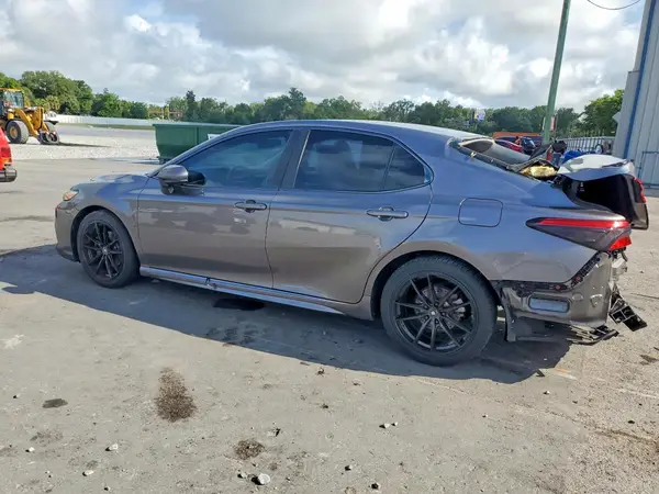 4T1B11HK6JU065040 2018 TOYOTA CAMRY - Image 2