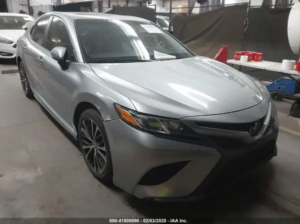 4T1B11HK6JU065135 2018 TOYOTA CAMRY - Image 1