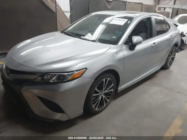 4T1B11HK6JU065135 2018 TOYOTA CAMRY - Image 2