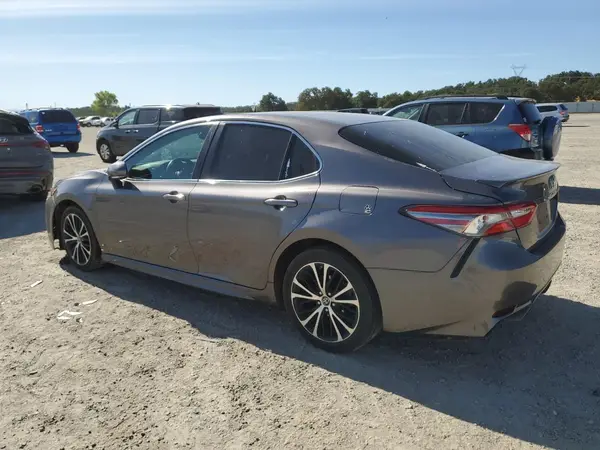 4T1B11HK6JU065653 2018 TOYOTA CAMRY - Image 2