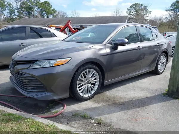 4T1B11HK6JU065880 2018 TOYOTA CAMRY - Image 2