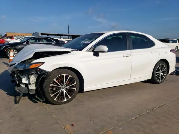 4T1B11HK6JU067161 2018 TOYOTA CAMRY - Image 1