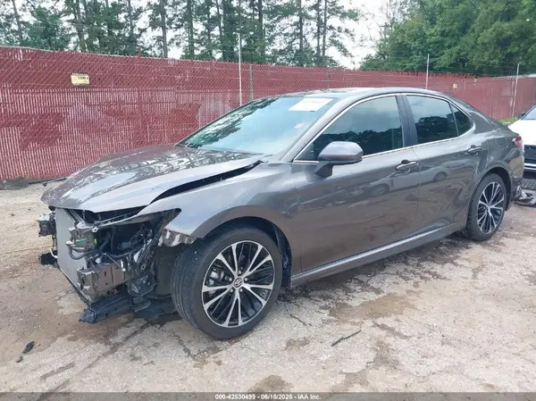 4T1B11HK6JU067421 2018 TOYOTA CAMRY - Image 2