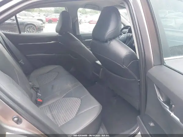 4T1B11HK6JU067421 2018 TOYOTA CAMRY - Image 8