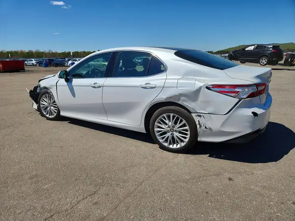 4T1B11HK6JU067659 2018 TOYOTA CAMRY - Image 2