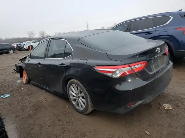 4T1B11HK6JU068617 2018 TOYOTA CAMRY - Image 2