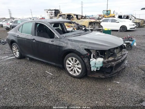 4T1B11HK6JU068925 2018 TOYOTA CAMRY - Image 1