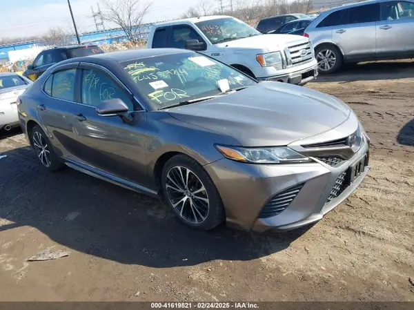 4T1B11HK6JU069444 2018 TOYOTA CAMRY - Image 1