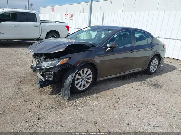 4T1B11HK6JU071467 2018 TOYOTA CAMRY - Image 2
