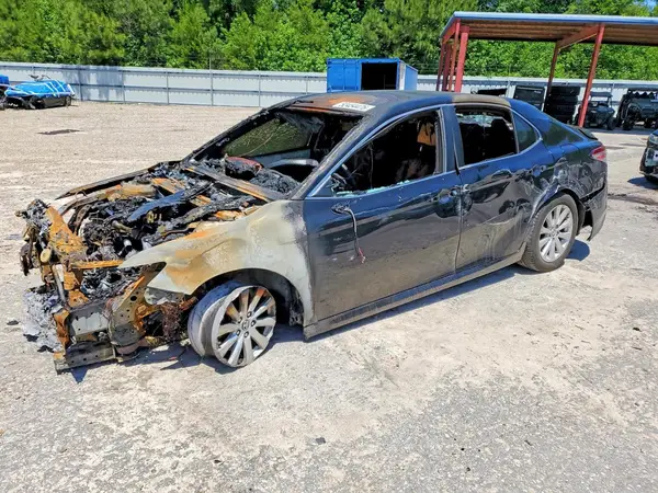 4T1B11HK6JU071713 2018 TOYOTA CAMRY - Image 1