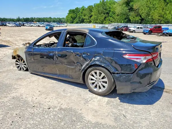 4T1B11HK6JU071713 2018 TOYOTA CAMRY - Image 2