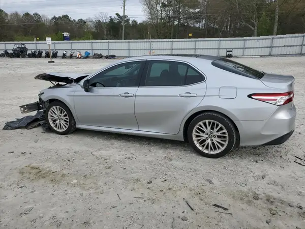 4T1B11HK6JU073316 2018 TOYOTA CAMRY - Image 2