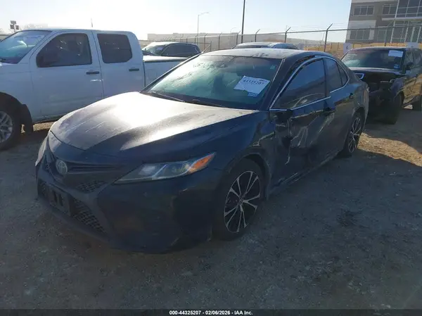 4T1B11HK6JU073431 2018 TOYOTA CAMRY - Image 2