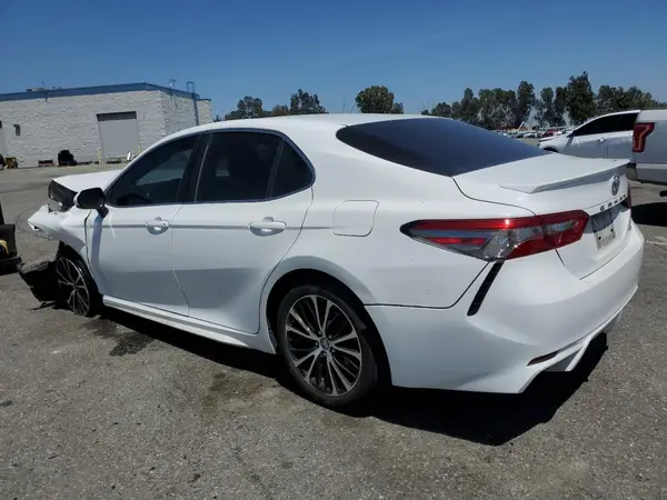 4T1B11HK6JU074188 2018 TOYOTA CAMRY - Image 2