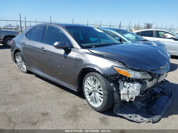 4T1B11HK6JU074501 2018 TOYOTA CAMRY - Image 1