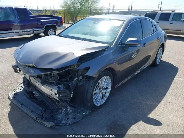 4T1B11HK6JU074501 2018 TOYOTA CAMRY - Image 2