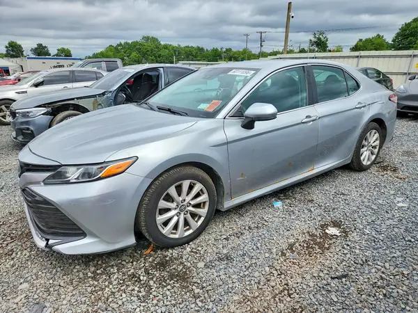 4T1B11HK6JU075468 2018 TOYOTA CAMRY - Image 1