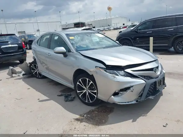 4T1B11HK6JU075471 2018 TOYOTA CAMRY - Image 1