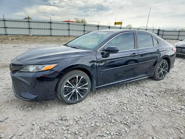4T1B11HK6JU077561 2018 TOYOTA CAMRY - Image 1