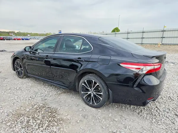 4T1B11HK6JU077561 2018 TOYOTA CAMRY - Image 2