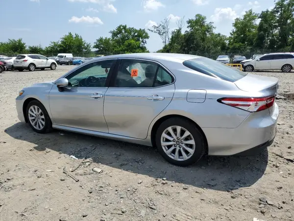4T1B11HK6JU077849 2018 TOYOTA CAMRY - Image 2