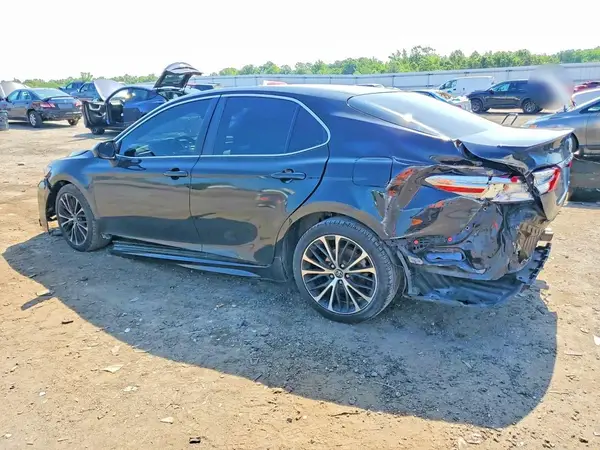 4T1B11HK6JU080072 2018 TOYOTA CAMRY - Image 2
