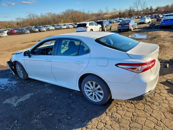 4T1B11HK6JU080444 2018 TOYOTA CAMRY - Image 2