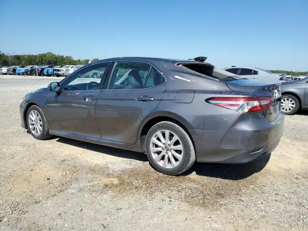 4T1B11HK6JU080556 2018 TOYOTA CAMRY - Image 2