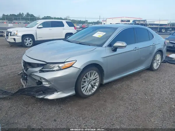 4T1B11HK6JU080718 2018 TOYOTA CAMRY - Image 2