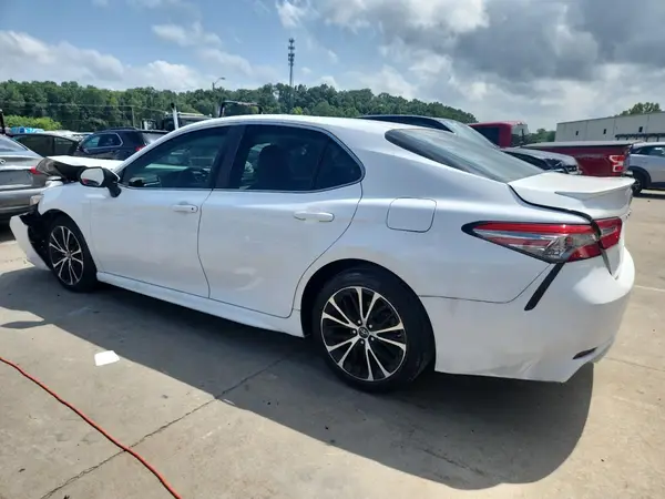 4T1B11HK6JU080895 2018 TOYOTA CAMRY - Image 2