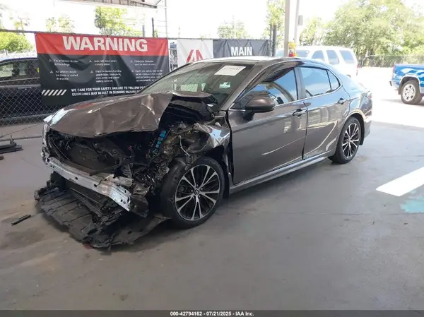 4T1B11HK6JU080945 2018 TOYOTA CAMRY - Image 2