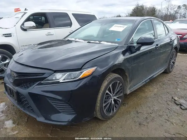 4T1B11HK6JU081349 2018 TOYOTA CAMRY - Image 2