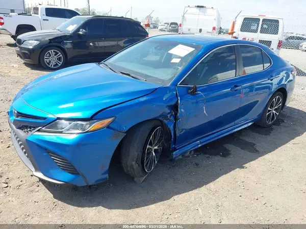 4T1B11HK6JU081383 2018 TOYOTA CAMRY - Image 2