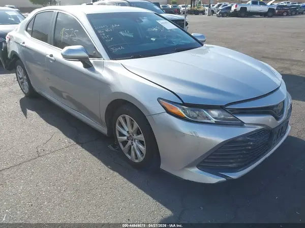 4T1B11HK6JU082503 2018 TOYOTA CAMRY - Image 1