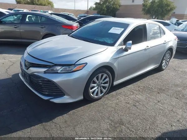 4T1B11HK6JU082503 2018 TOYOTA CAMRY - Image 2