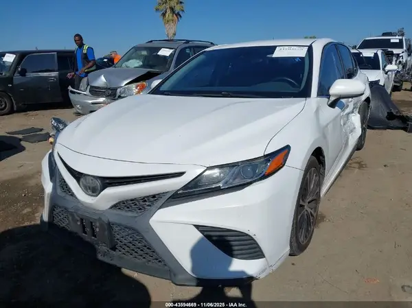 4T1B11HK6JU083179 2018 TOYOTA CAMRY - Image 2