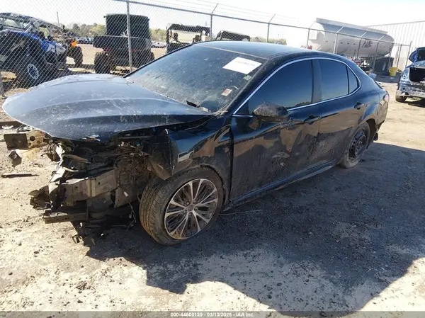 4T1B11HK6JU083862 2018 TOYOTA CAMRY - Image 2