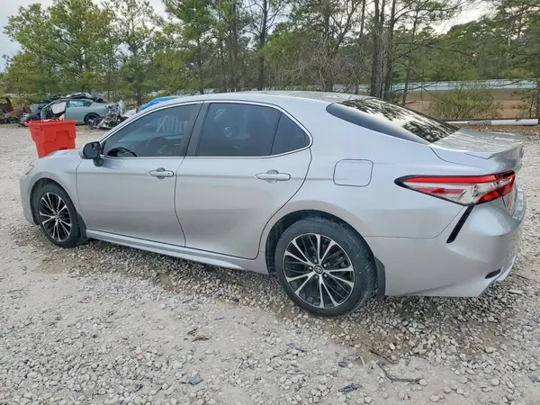 4T1B11HK6JU084073 2018 TOYOTA CAMRY - Image 2