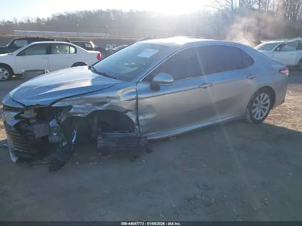 4T1B11HK6JU086003 2018 TOYOTA CAMRY - Image 2