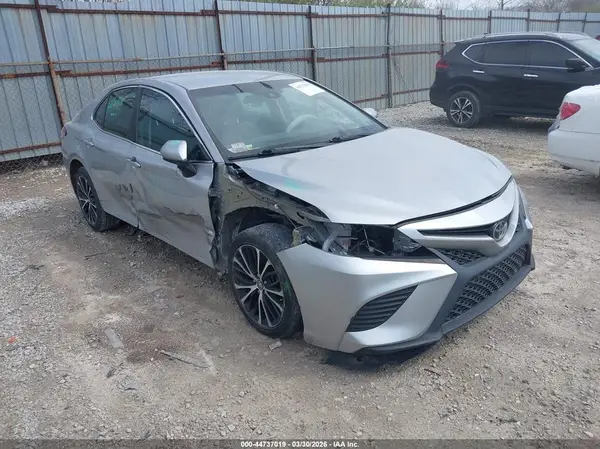 4T1B11HK6JU086325 2018 TOYOTA CAMRY - Image 1