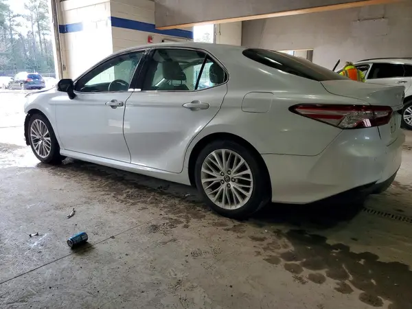 4T1B11HK6JU087281 2018 TOYOTA CAMRY - Image 2