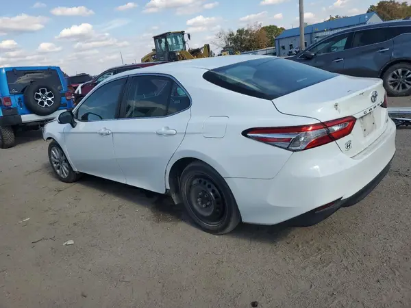 4T1B11HK6JU088236 2018 TOYOTA CAMRY - Image 2