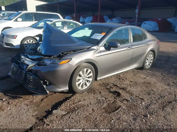 4T1B11HK6JU088558 2018 TOYOTA CAMRY - Image 2