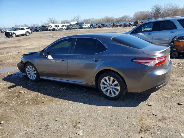 4T1B11HK6JU089760 2018 TOYOTA CAMRY - Image 2