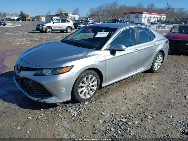 4T1B11HK6JU090309 2018 TOYOTA CAMRY - Image 2