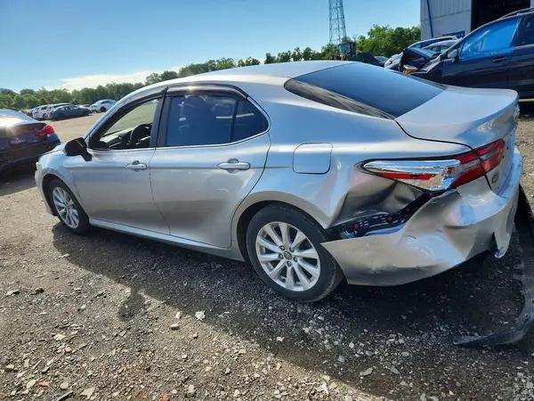4T1B11HK6JU091640 2018 TOYOTA CAMRY - Image 2