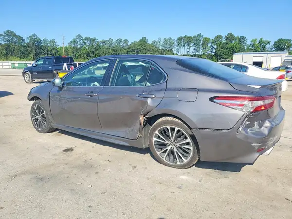 4T1B11HK6JU092688 2018 TOYOTA CAMRY - Image 2