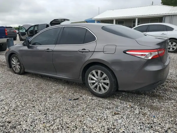 4T1B11HK6JU092755 2018 TOYOTA CAMRY - Image 2